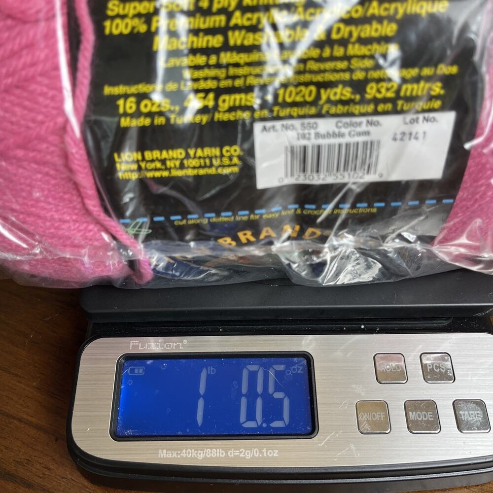 NEW Lion Brand Yarn Pound of Love #102 Bubble Gum, 16 oz 1020 yd Knit Crochet - Picture 6 of 6